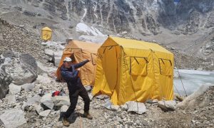Lee Donald documents journey climbing Mount Everest. Image: Lee Donald.