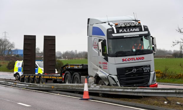 Lorry crashed into central reservation on A90