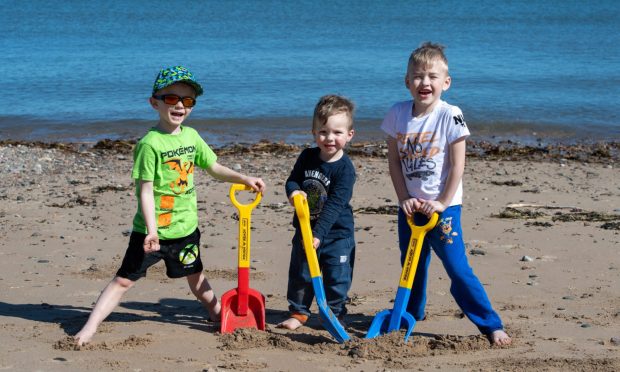 Families in Aberdeen flocked to the beach to enjoy some sunshine this afternoon. All pictures: Kenny Elrick/DC Thomson