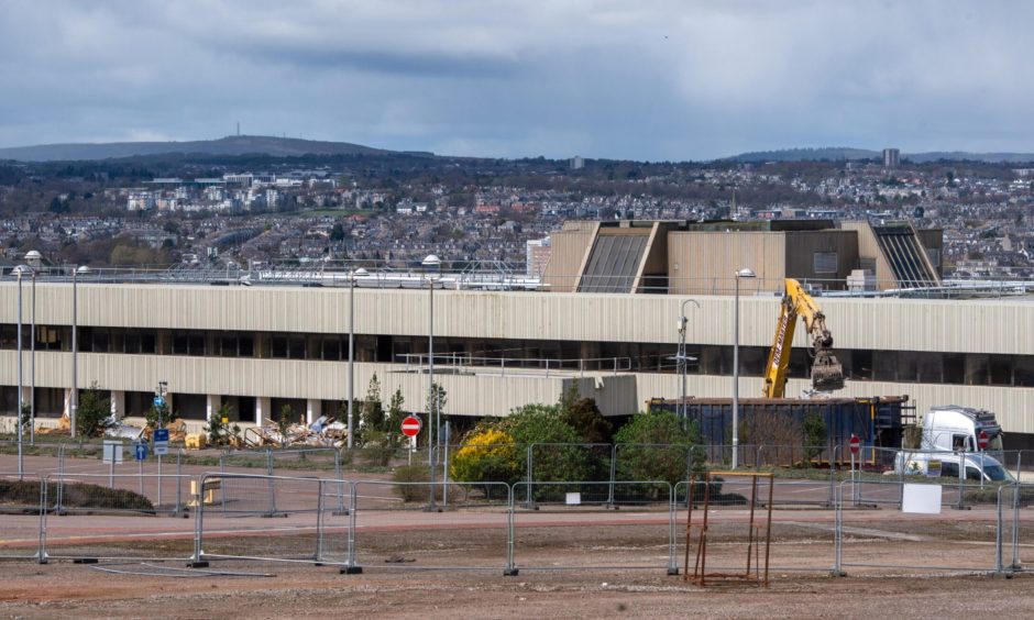 Readers have shared their memories of the Aberdeen Shell HQ.