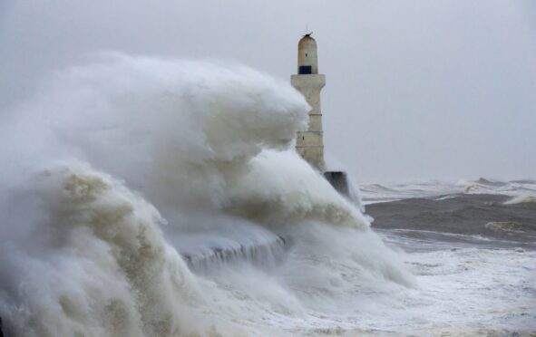 Waves in front of lighthouse