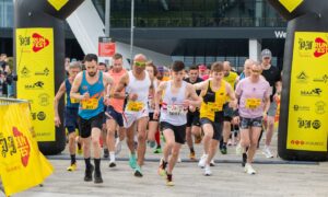 Runners at the beginning of the 5 and 10k race.
Image: Kami Thomson/DC Thomson.
