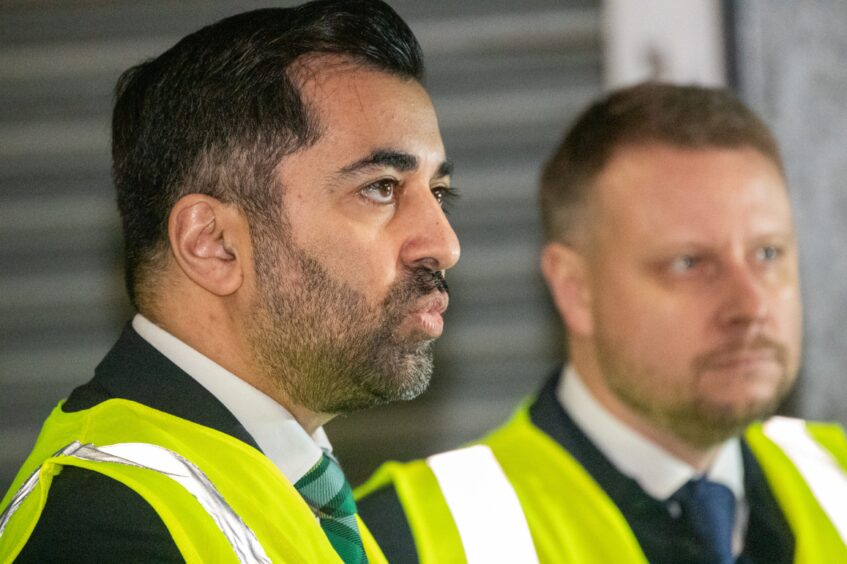 First Minister Humza Yousaf and Richard Knox at Verlume's operations facility in Dyce