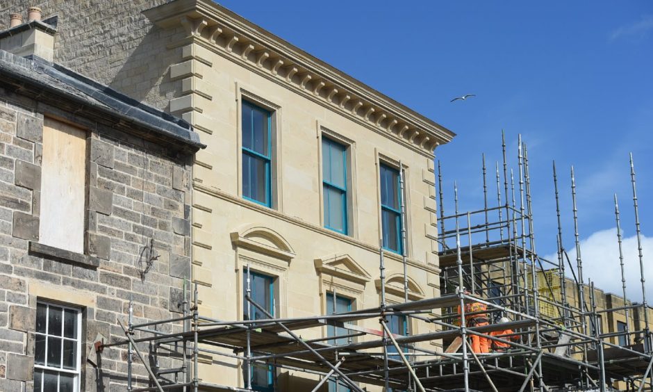 Upper windows on Elgin Poundland.