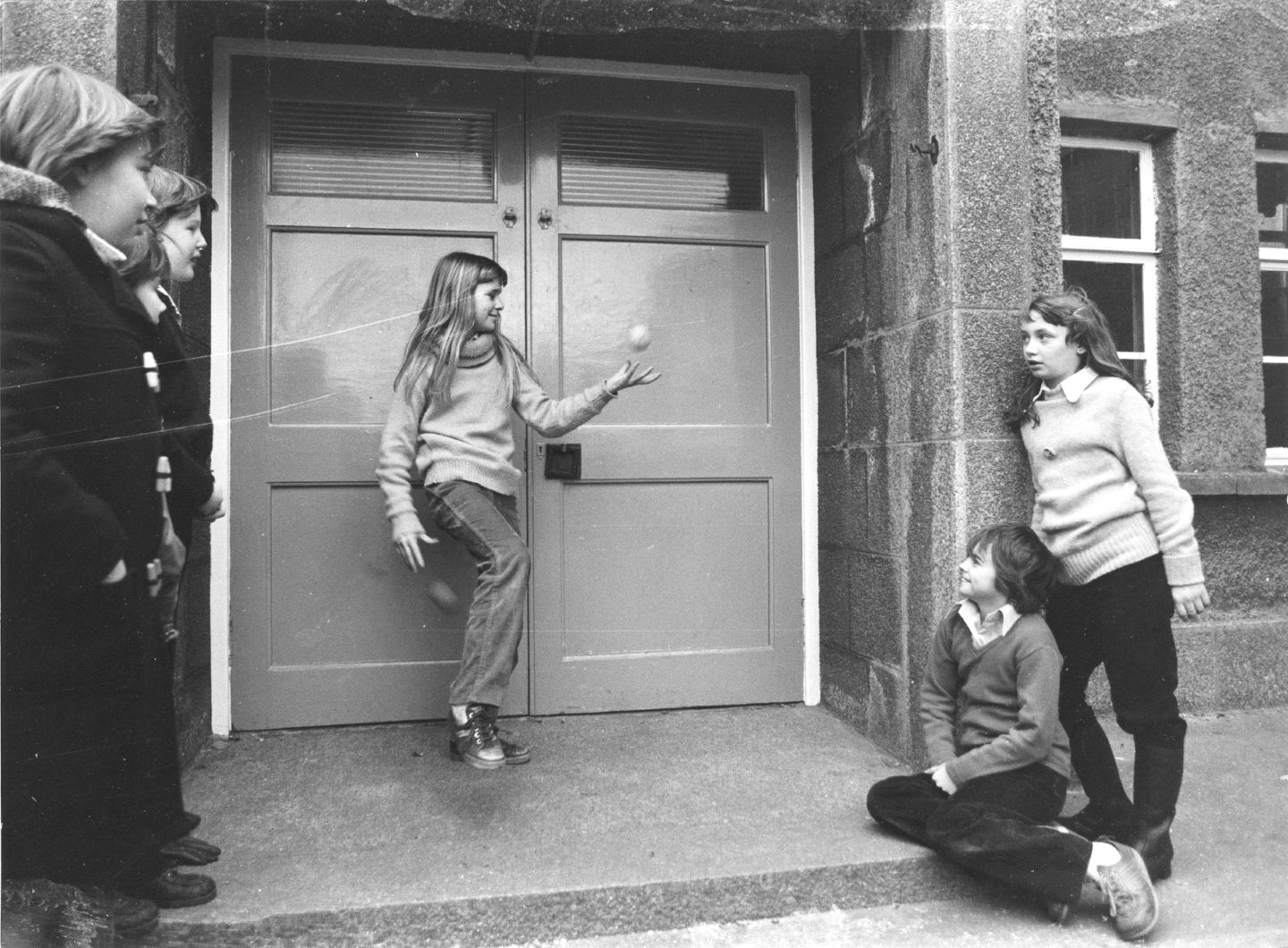 Children playing in a Tillydrone scheme doorway