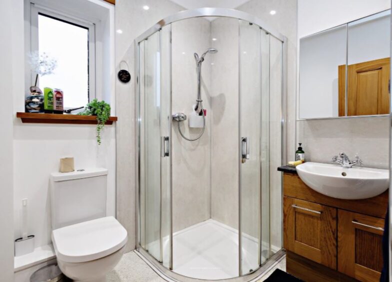 There are five bath and shower rooms in Mybster Croft near Thurso.