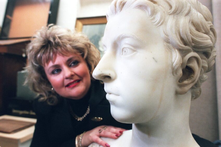 Maxine Smith with the Bouchardon bust of Sir John Gordon after it was rediscovered