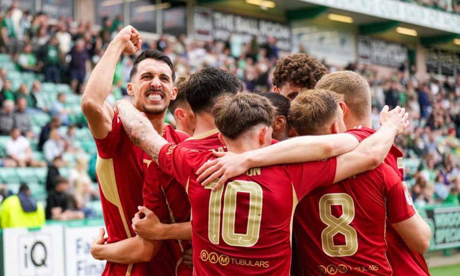 Bojan Miovski of Aberdeen celebrates with team mates after scoring to give Aberdeen a 0-3 lead. 