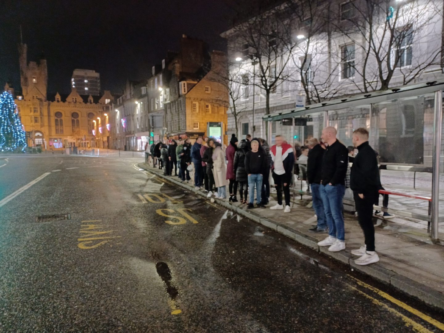 Queues for taxis in December 2022 on Castle Street in Aberdeen. Image: Cameron Roy/DC Thomson