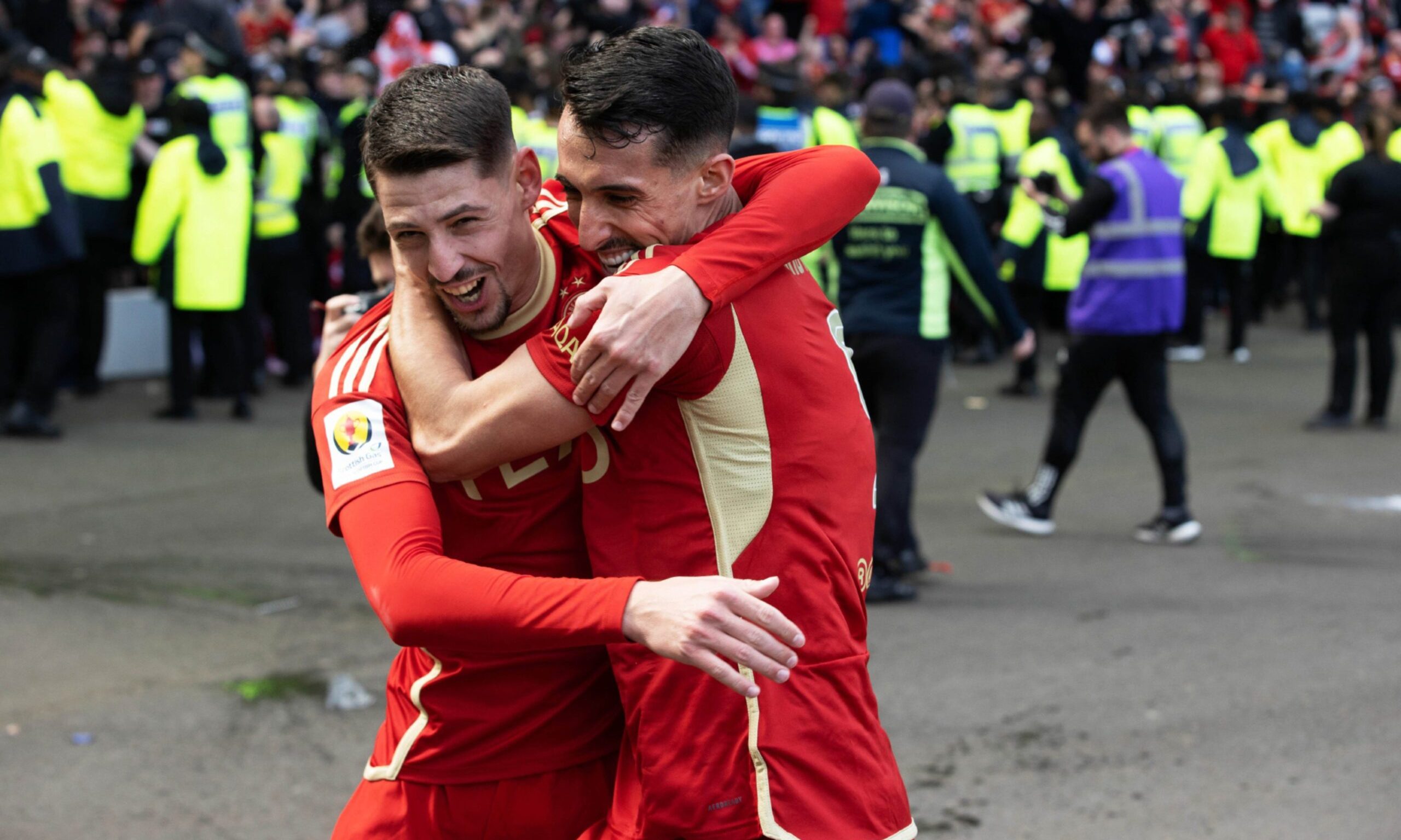 Aberdeen' Ester Sokler celebrates with Bojan Miovski after scoring to make it 2-2 in the Scottish Cup semi-final against Celtic. Image: SNS