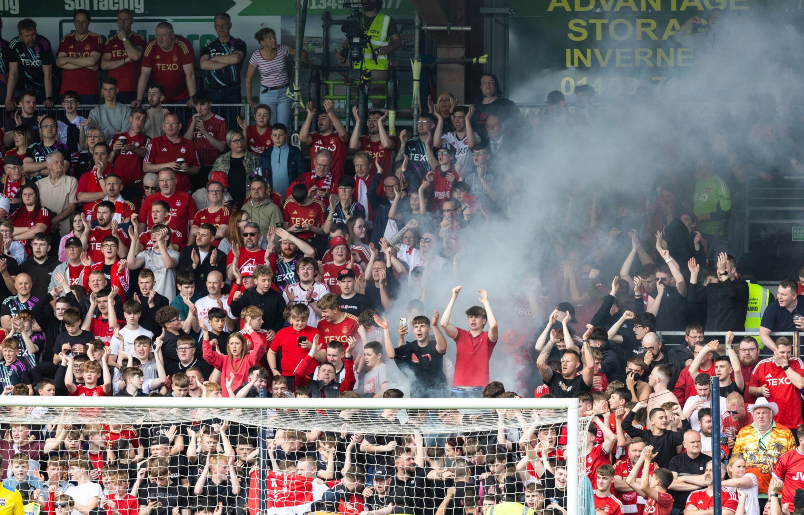 Aberdeen fans during a cinch Premiership match against Ross County. Image: SNS 