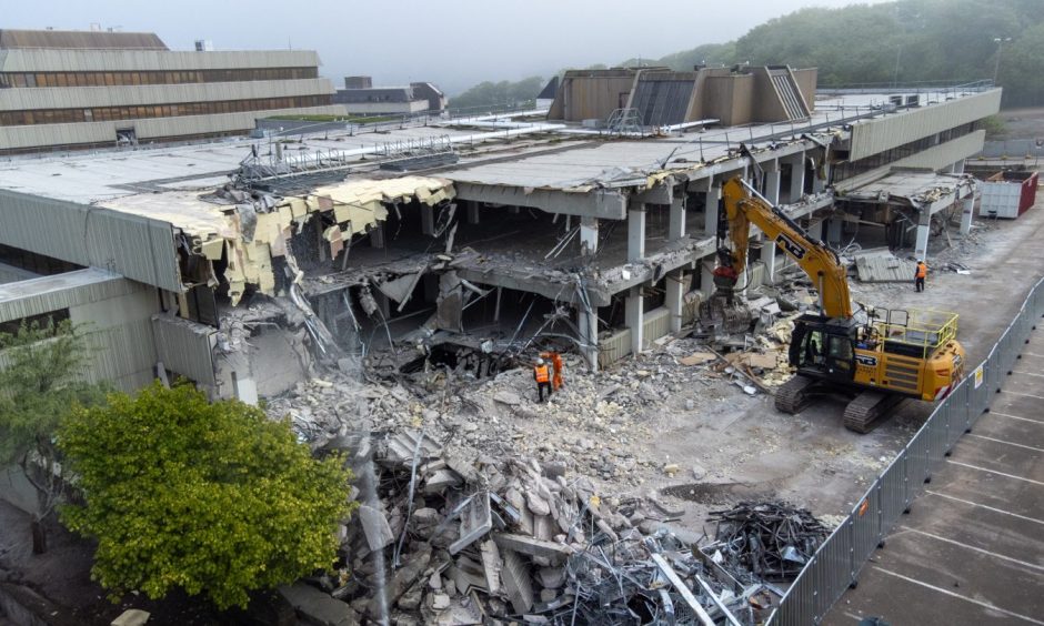 Demolition of Aberdeen's former Shell HQ.