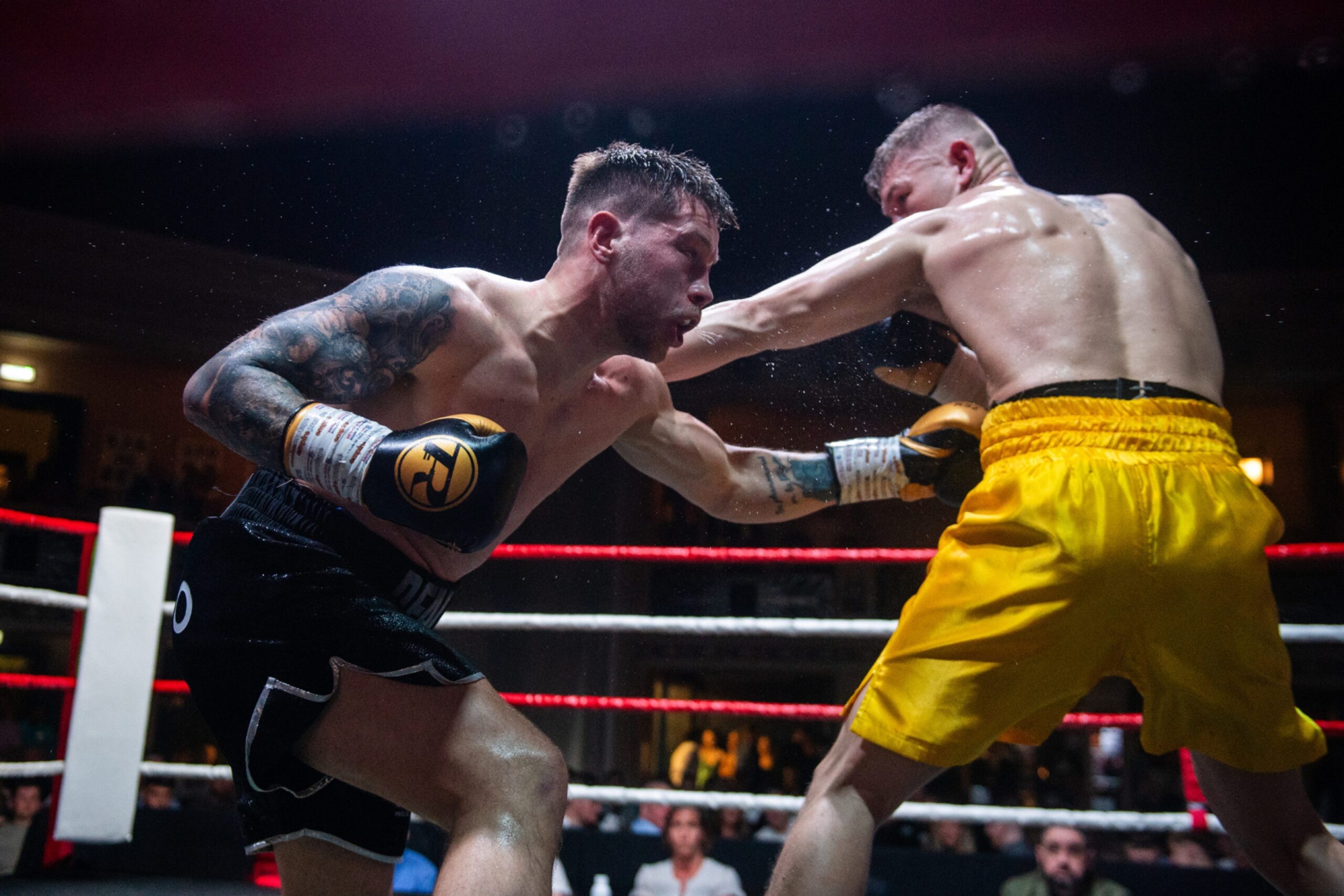 Dean Sutherland fighting for the Celtic super-welterweight title against Sion Yaxley. Image: Kath Flannery/DC Thomson