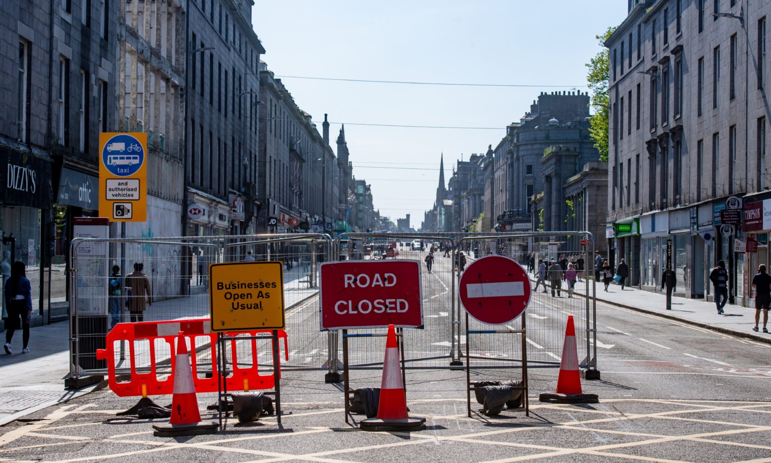 Road closed sign on Union Street amid works.