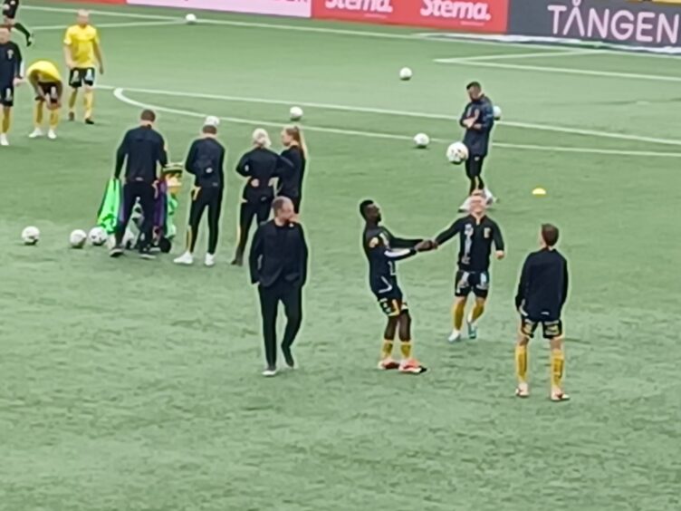 Aberdeen manager Jimmy Thelin (l) on the pitch beside the players before his final home game for Elfsborg. Image: DC Thomson