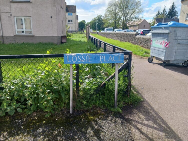 Lossie Place sign, Aberdeen.