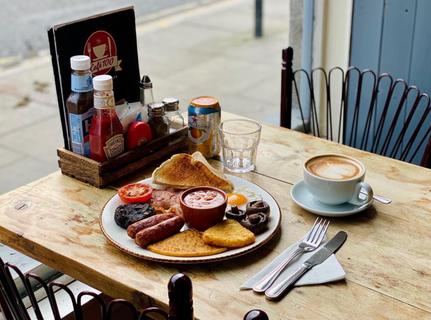 A cooked breakfast at Café 100 in Aberdeen.