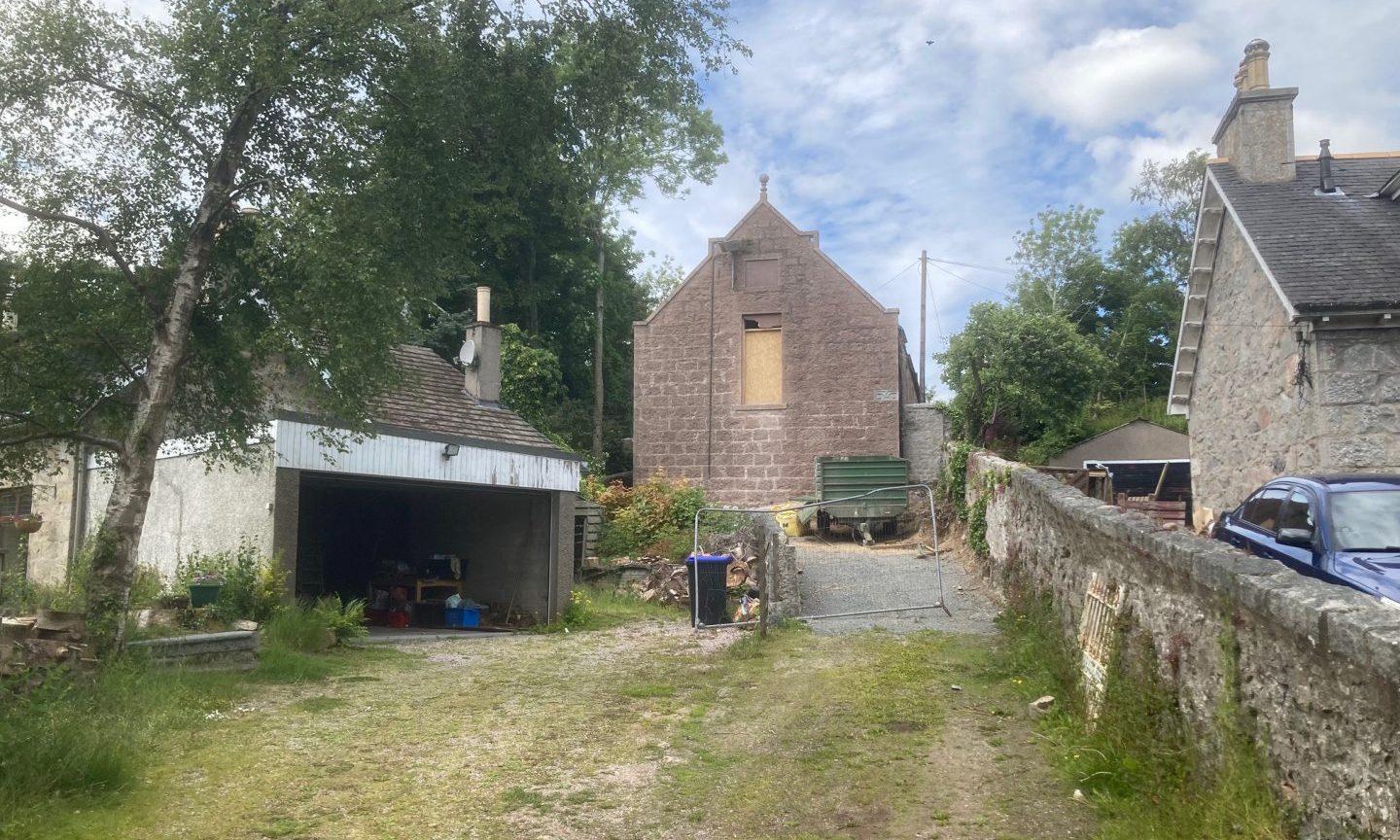 Road leading up to the Kemnay Masonic lodge.