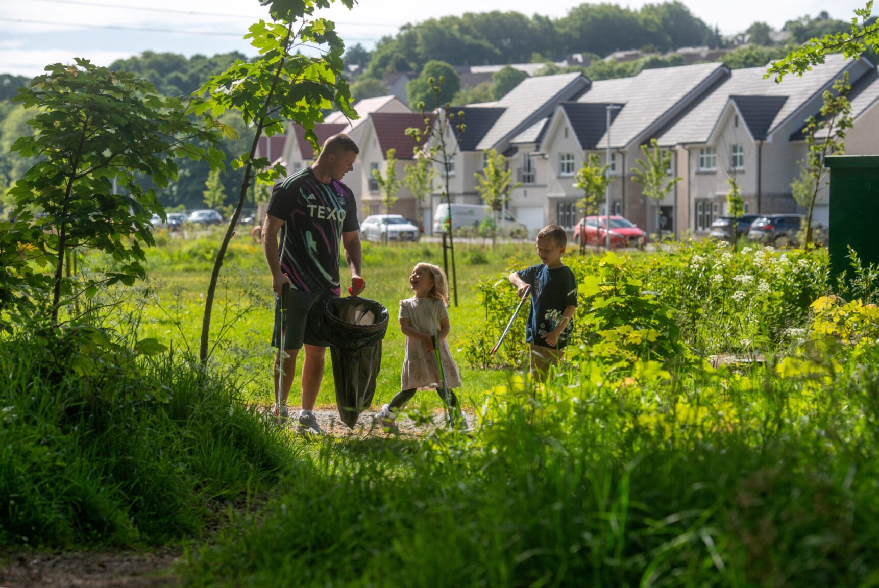 The 'inspiring' Aberdeen dad making litterpicking part of family life