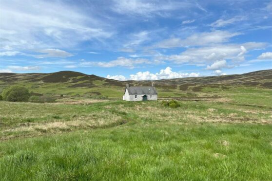 Brae Cottage has been advertised as a "project". Image: Rightmove.