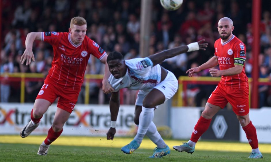 New Aberdeen signing Gavin Molloy, left, in action for Shelbourne. Image: Shutterstock.