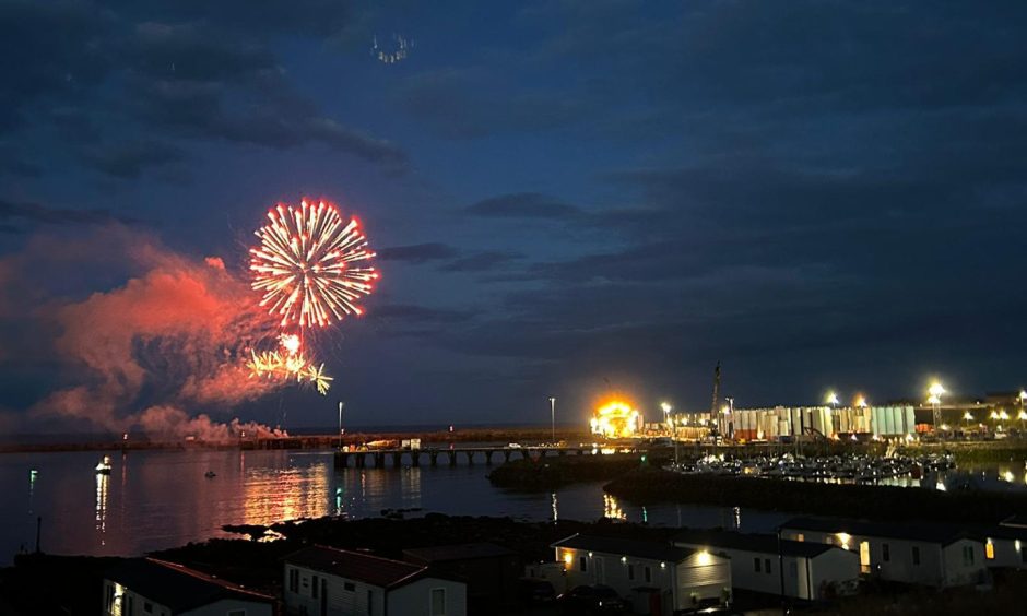 The display lit up the Lido sky and sent crowds home happy. Image: Isaac Buchan/ DC Thomson