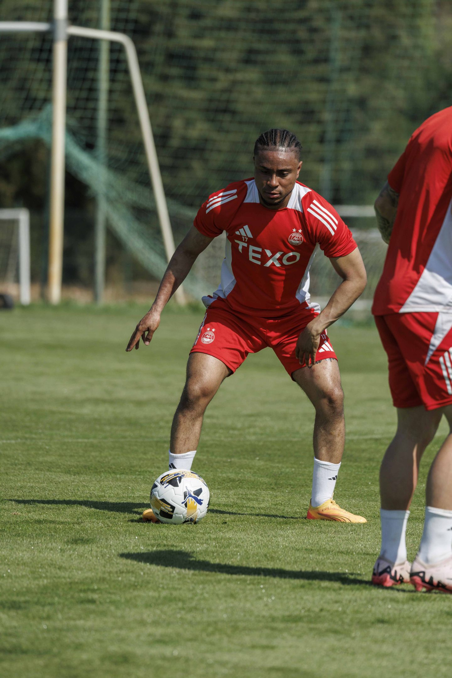 Aberdeen's Vicente Besuijen on the ball during a training session in Portugal. Photo by Ross Johnston/Newsline Media