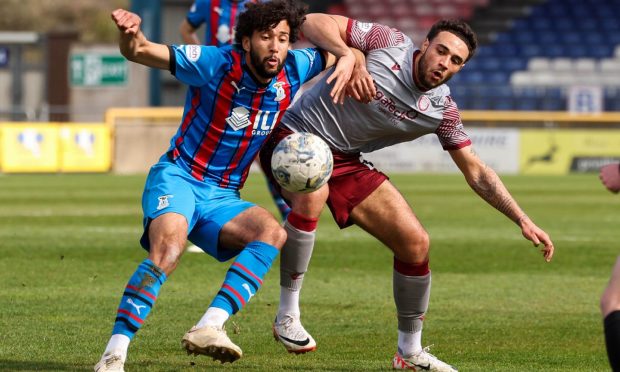 Defender Remi Savage in action against Arbroath in the Championship last season. Image: SNS