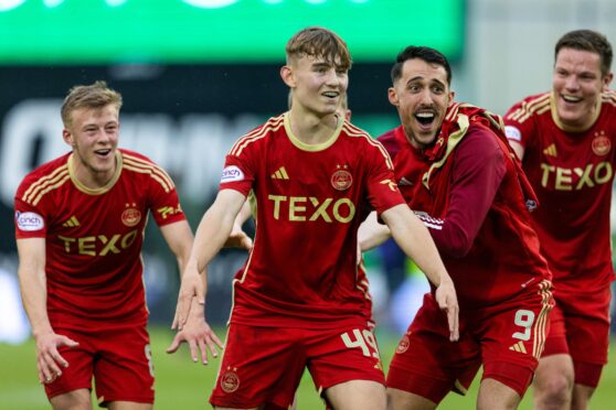 Aberdeen's Fletcher Boyd celebrates at full-time after scoring at Hibs. Image: SNS.