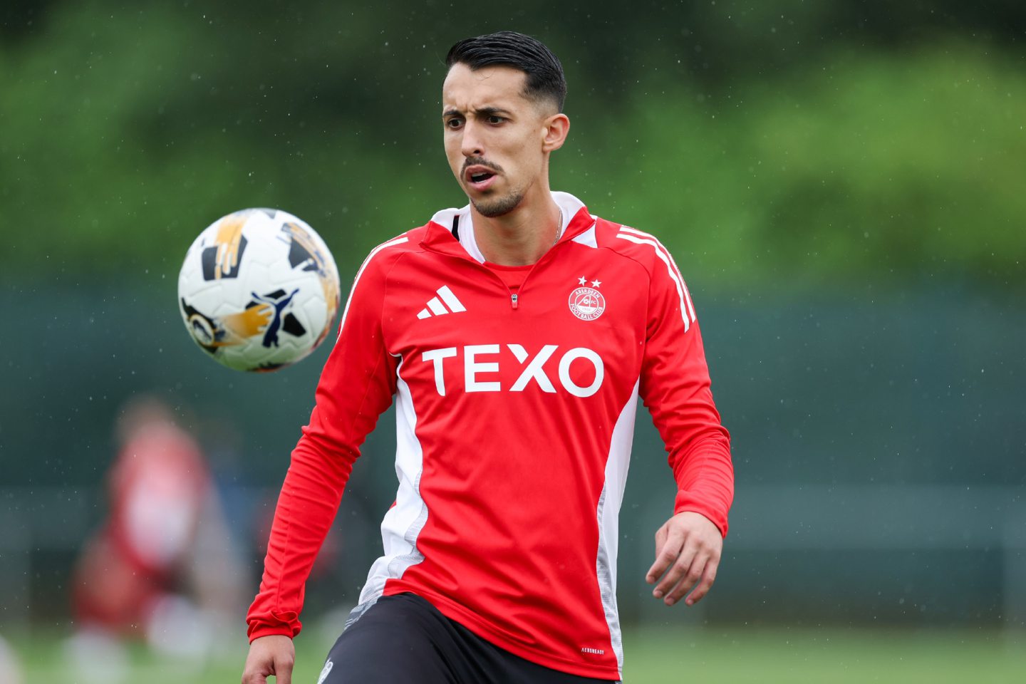 Aberdeen's Bojan Miovski warming up before a Premier Sports Cup group stage match at East Kilbride. Image SNS