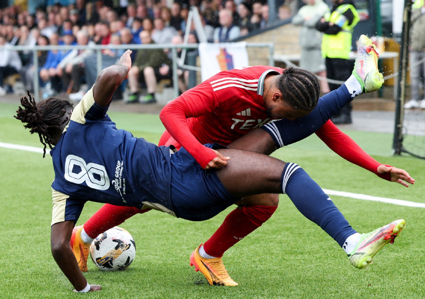 East Kilbride's Joao Balde (L) and Aberdeen's Vicente Besuijen in action. Image: SNS