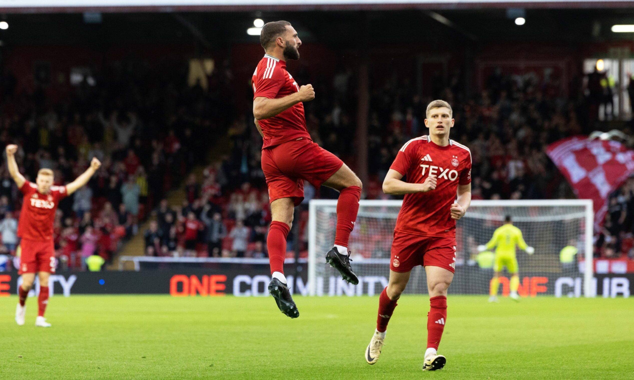 Aberdeens Graeme Shinnie celebrates after scoring to make it 1-1 during a Premier Sports Cup group stage match against Airdrie. Image: SNS