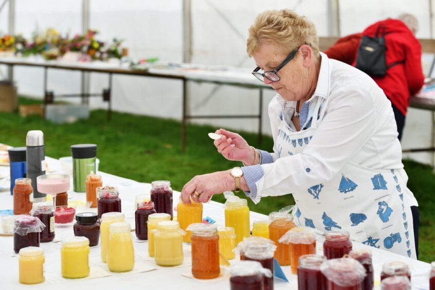 Judging preserves at the 2023 Keith Show.