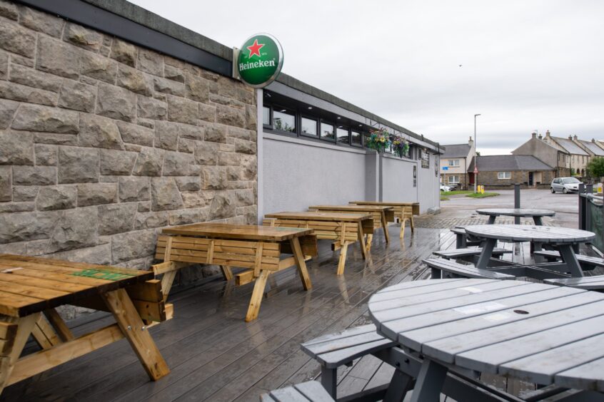 Outdoor seating at Foggies Bar in Elgin