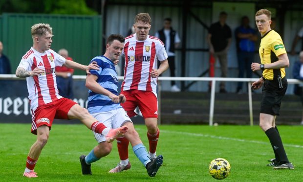 Banks o' Dee's Max Alexander, centre, is pressured by Tyler Mykyta, left, and Kieran Lawrence of Formartine United. Pictures by Kenny Elrick/DCT Media.