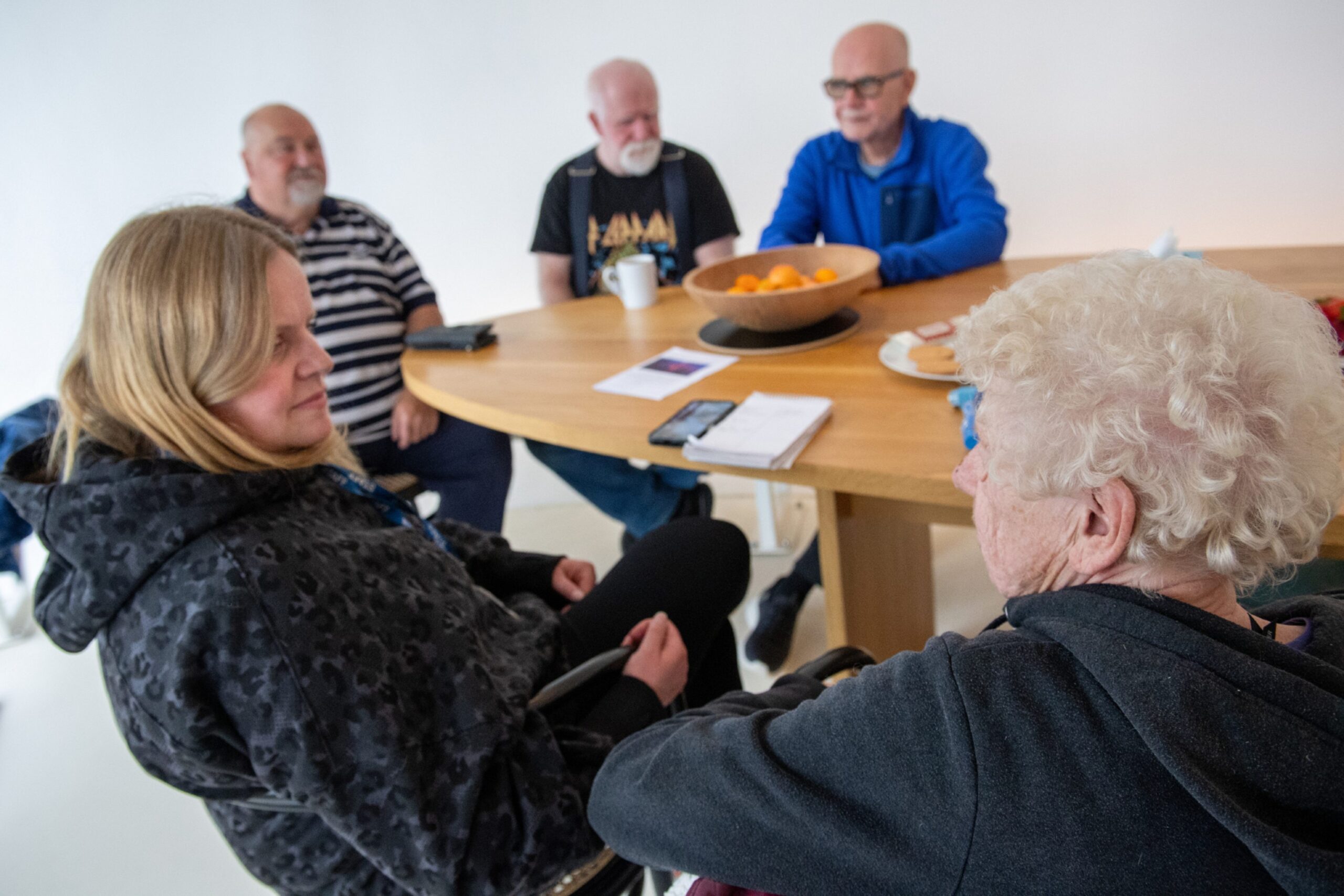 Lindsay Bruce chats cancer with Maggie's Aberdeen regulars around a table.