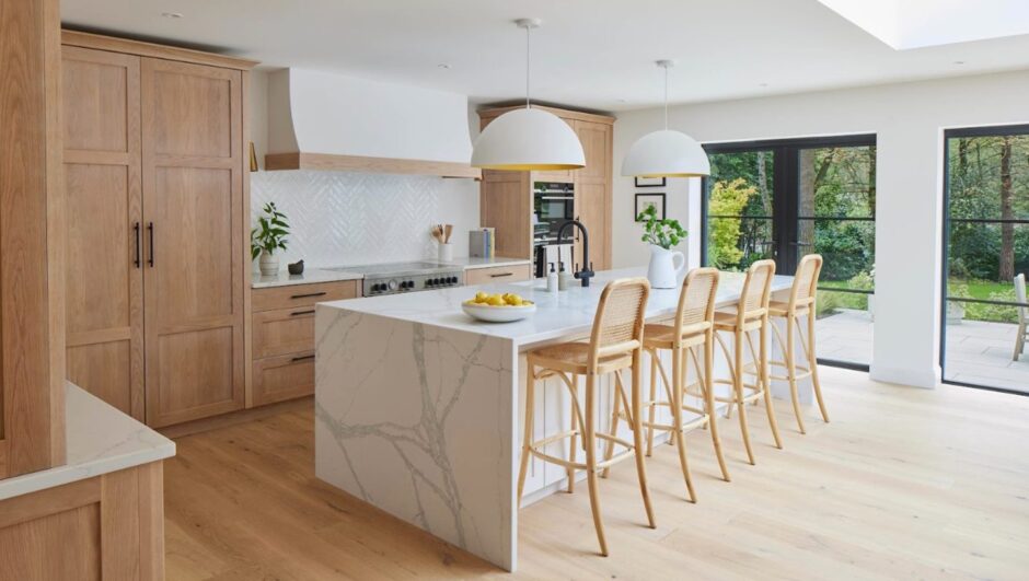 Modern contemporary kitchen with breakfast bar, kitchen island with a white and brown colour scheme.