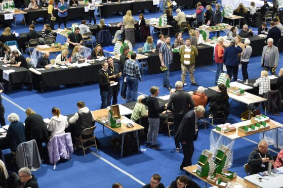 The count in Dingwall. Image: Sandy McCook/DC Thomson