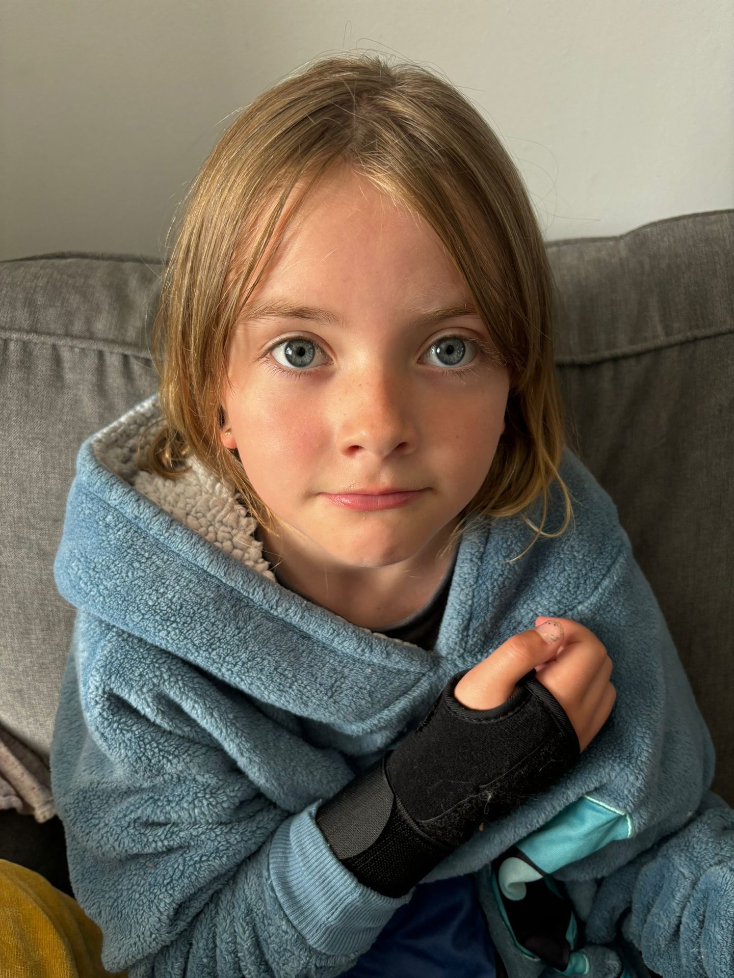 Chloe wearing splint 