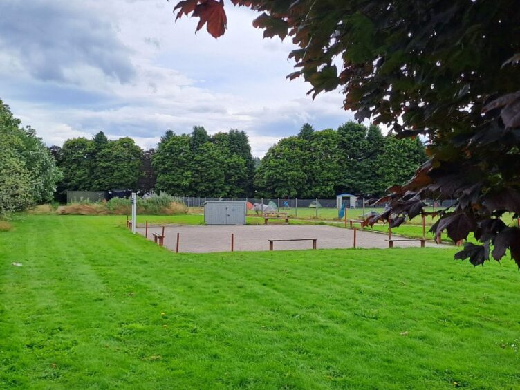 a pétanque court