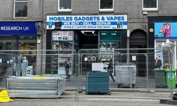 Aberdeen vape shop told to take down ‘unauthorised’ sign that ‘spoils look of Union Street’