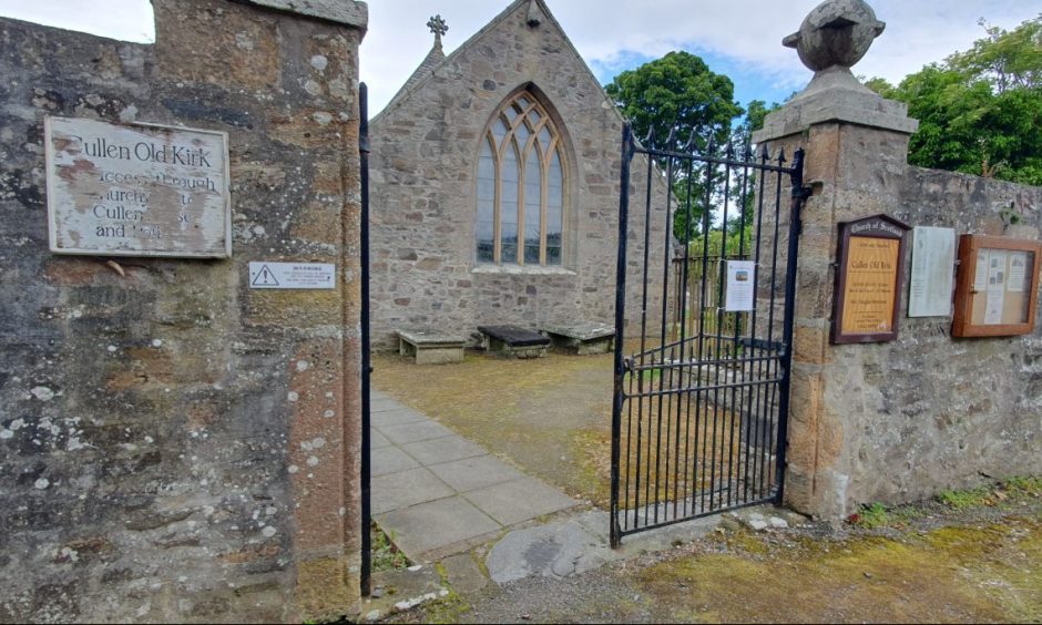 Gates to Auld Kirk in Cullen.