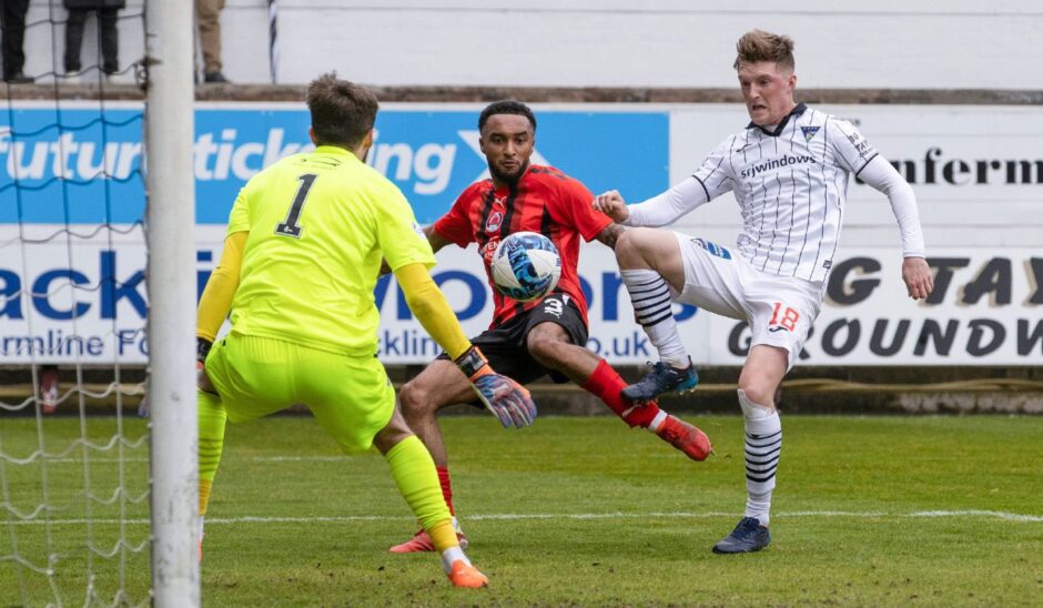 Paul Allan goes close for Dunfermline against Clyde in April 2023 in League One.