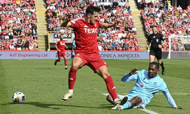 St Mirren's Jaden Brown and Aberdeen's Jamie McGrath during the Premiership match at Pittodrie. Image: SNS.