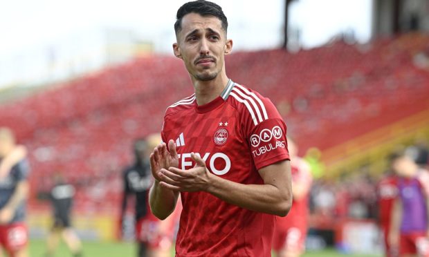 Bojan Miovski tearfully says goodbye to the Dons fans days before signing for Girona. Image: SNS.