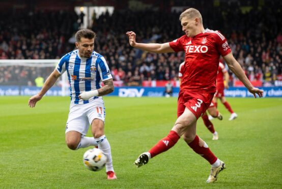 Aberdeen's Jack Mackenzie (R) and Kilmarnock's Danny Armstrong in action. Image: SNS.