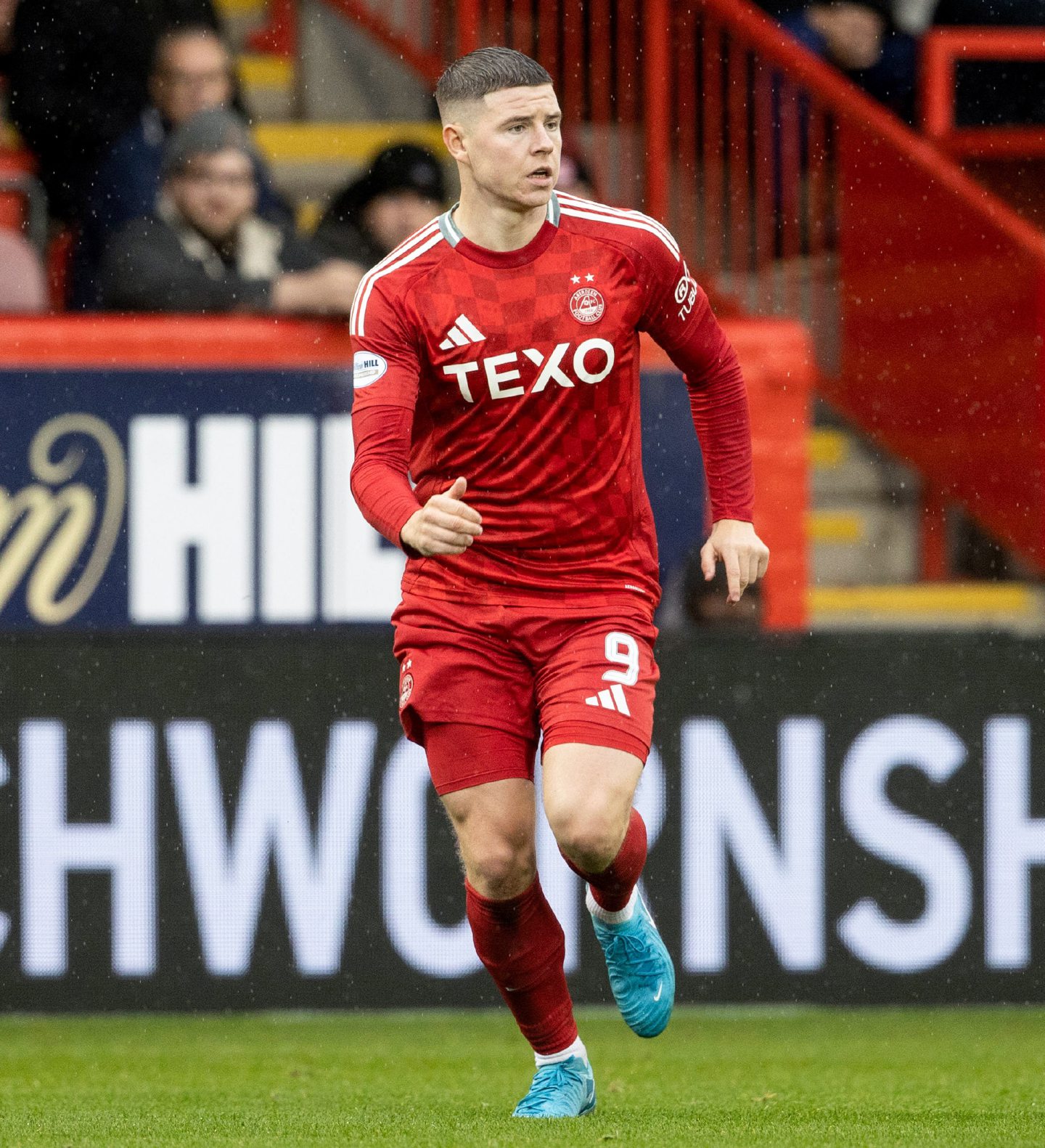 Aberdeen's Kevin Nisbet in action during the 2-0 Premiership win against Kilmarnock at Pittodrie. Image: Shutterstock 