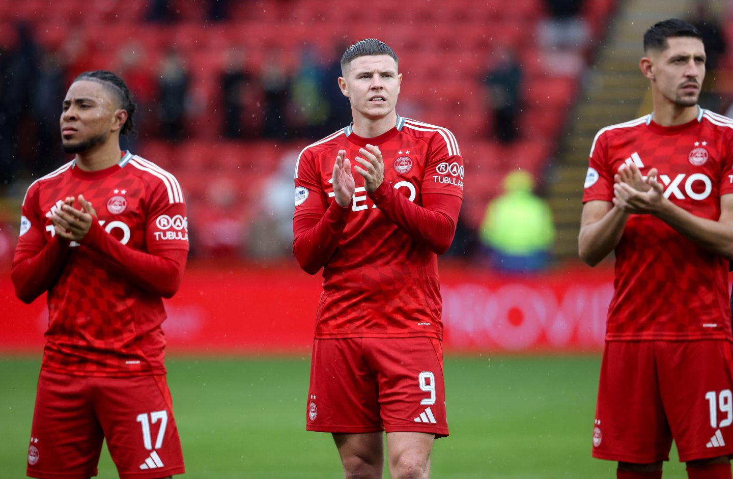 Aberdeen's Kevin Nisbet (centre) at full time after the 2-0 win against Kilmarnock Image: SNS 