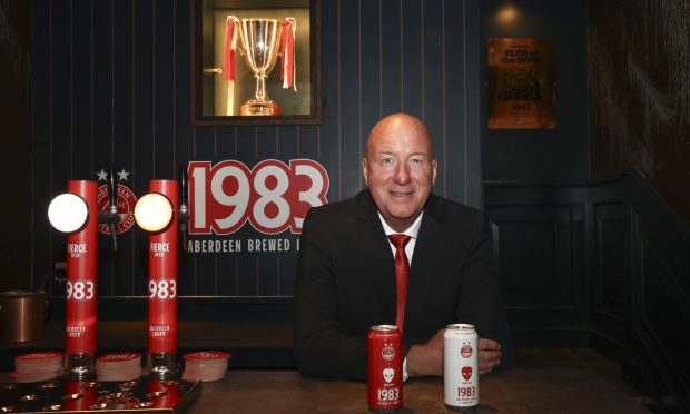 Gothenburg Legend, Neil Simpson, with the new 1983 lager. Image: Aberdeen Football Club