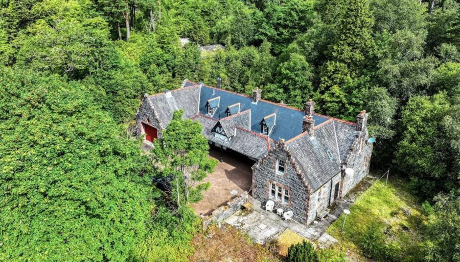 glenborrodale castle's coach house